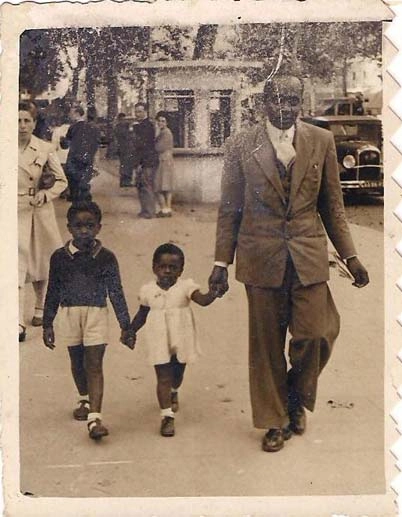 Félix Courbain enfant avec son grand-père à Toulouse, années 1940