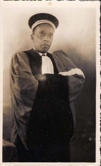 Portrait d'archive de Louis Tècle Courbain, magistrat guyanais en robe de cérémonie, années 1930
